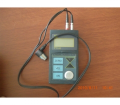 Ultrasonic thickness gauge